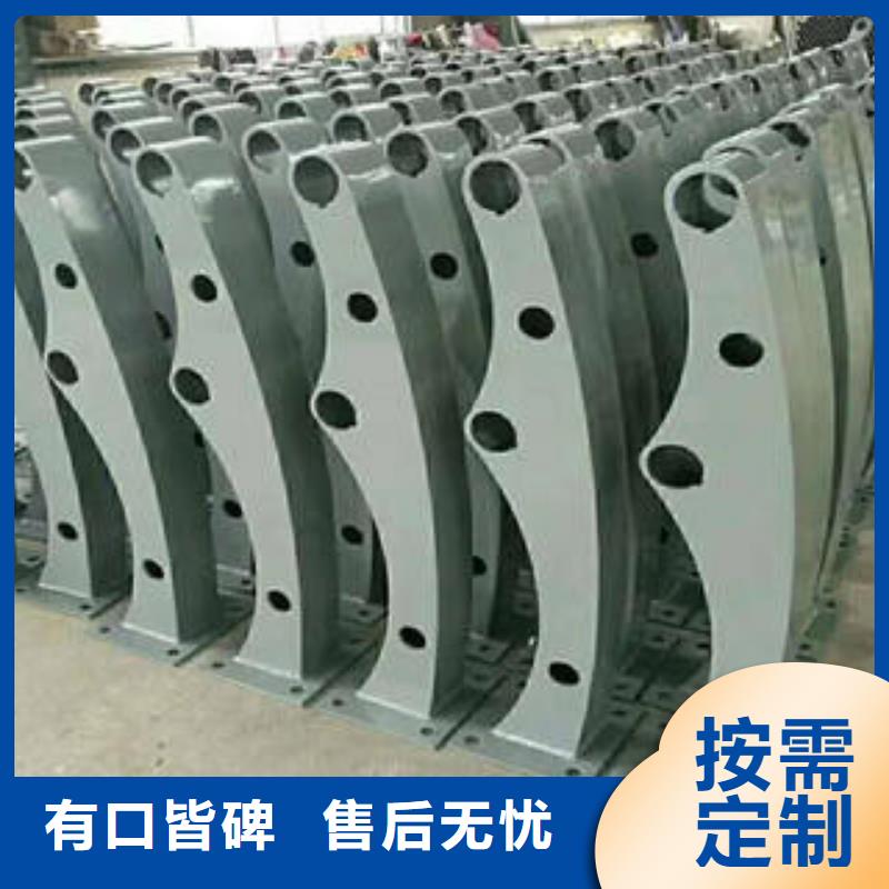 产品优势特点(鑫海达)不锈钢碳素钢复合管护栏-道路隔离栏杆用心制作