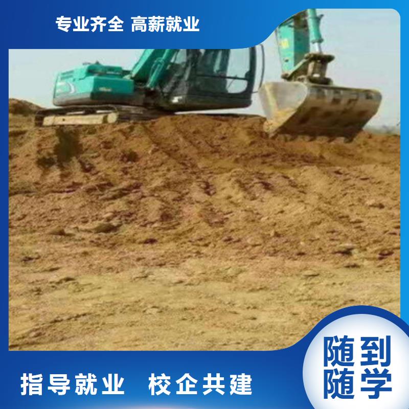 邯郸本土市虎振钩机驾驶学校专业挖掘机挖铙机的技校