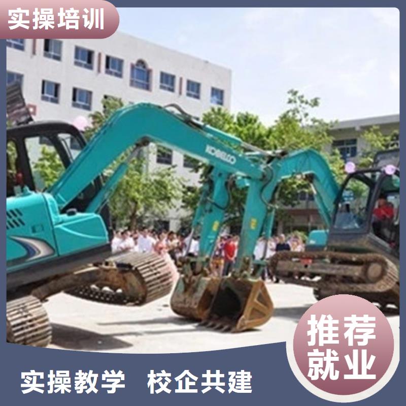 学塔吊叉车驾驶哪里好男孩子学什么技术好