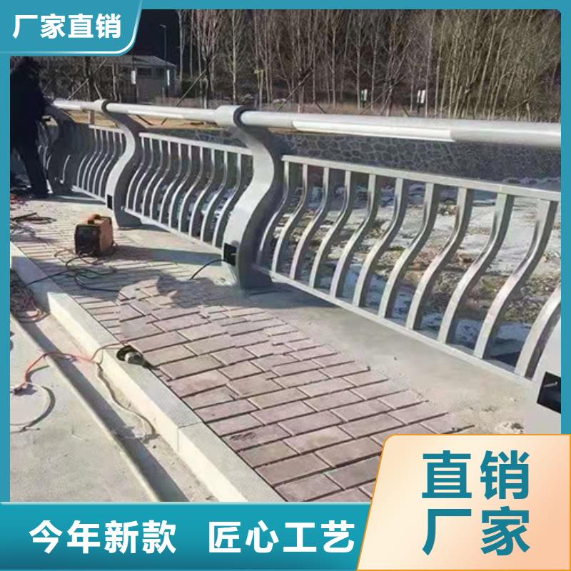 畅销当地(俊邦)镀锌喷塑钢板立柱实力厂家山东桥梁护栏厂