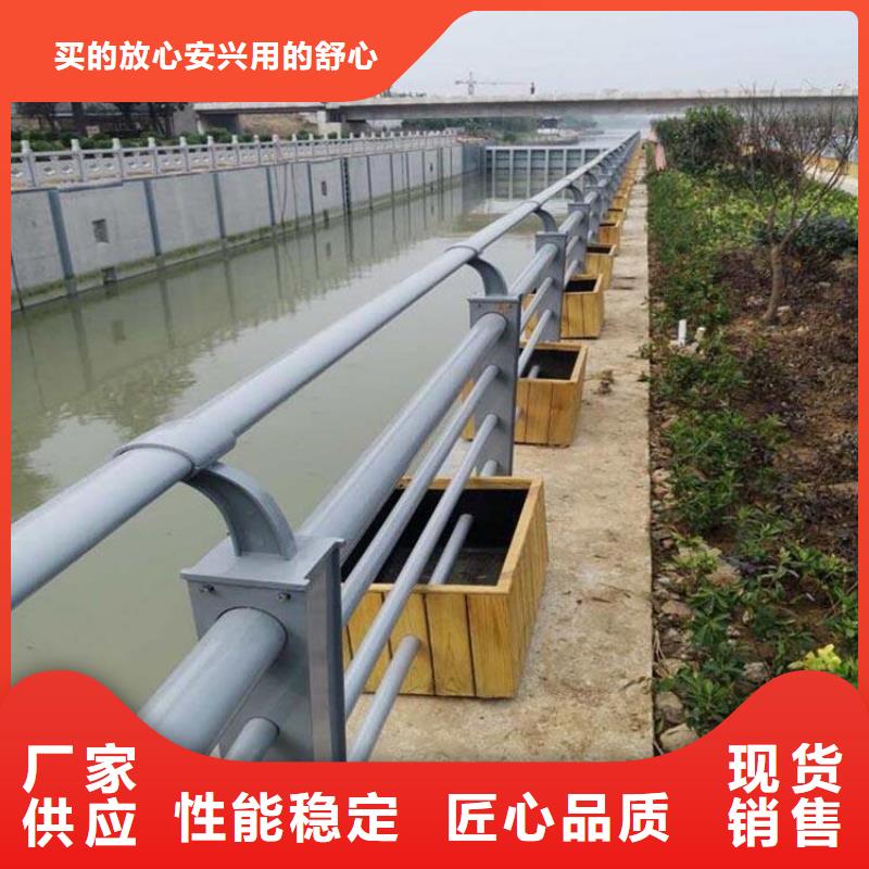 咨询<鑫润通>定制不锈钢复合管隔离护栏的基地