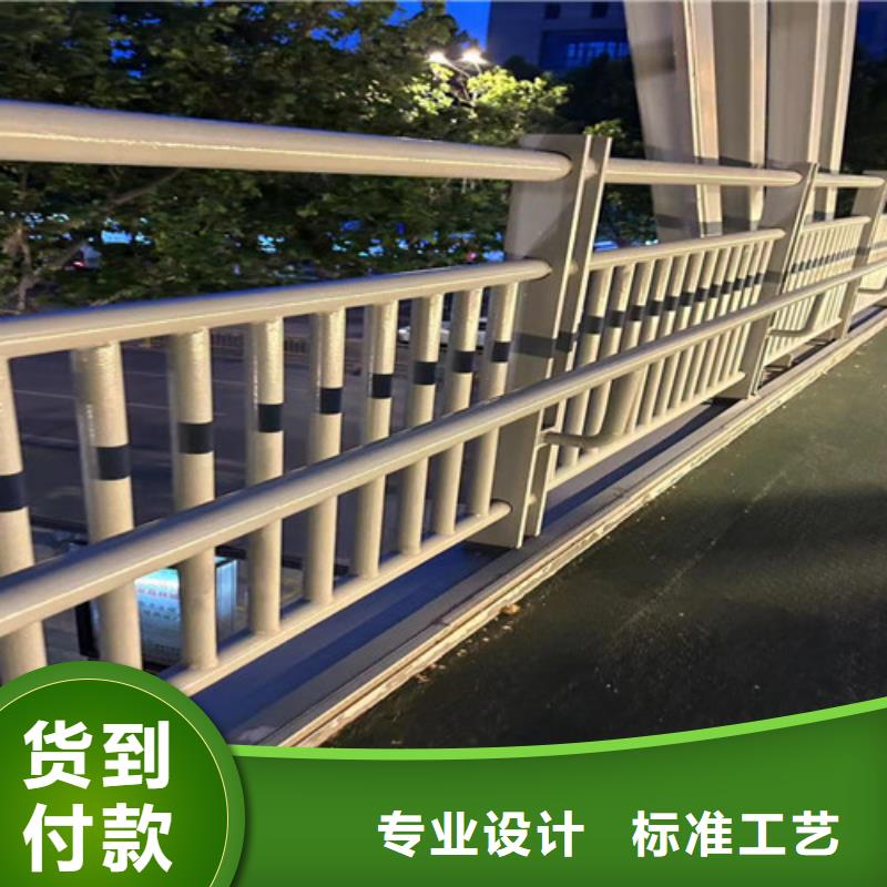 公路上的护栏随定随发