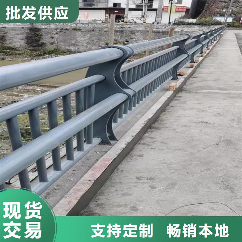 道路两侧隔离护栏远销海外