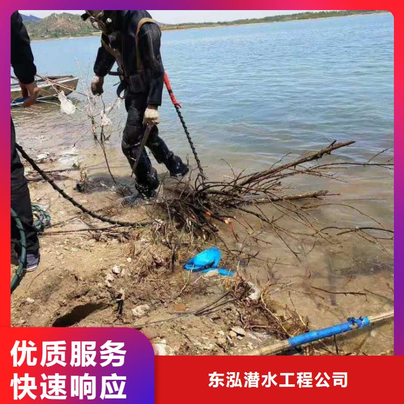 潜水员水里面探摸来厂实地考察