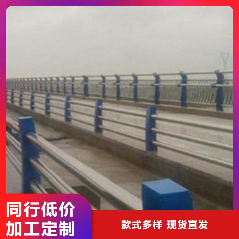 【丽江】当地人行道隔离栏杆施工