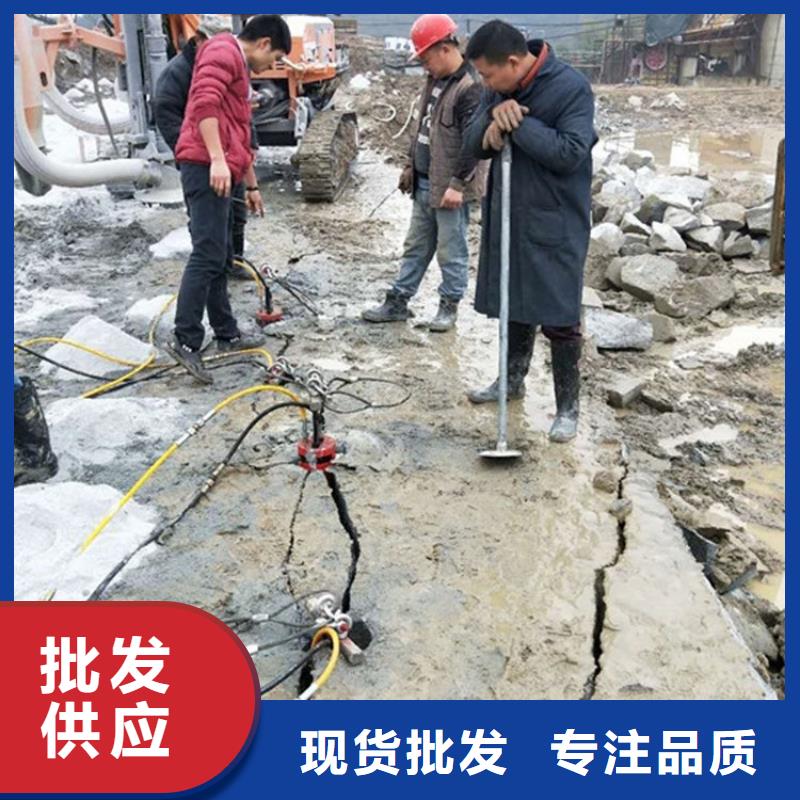 资讯：道路修建遇到硬岩石劈石机