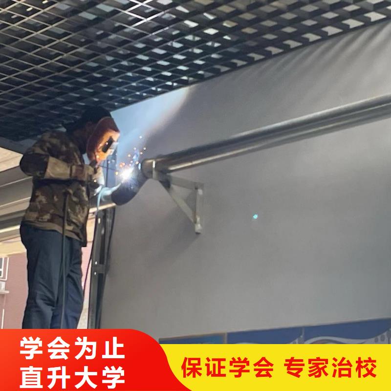 虎振技工学校新媒体制作大师班专家治校